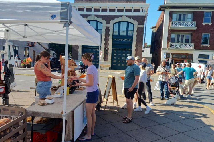 As the Hyde Park Farmers Market opened on Sunday morning, about 40 people were already queued up in line to purchase its beloved bread and pastries.