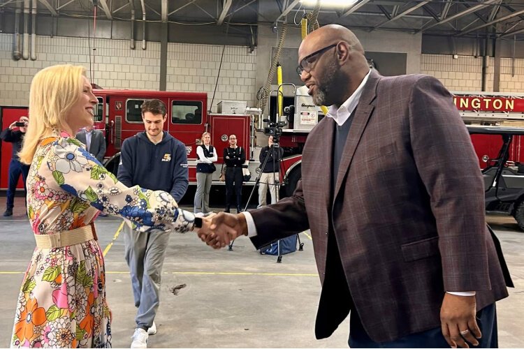 Kentucky’s First Lady, Britainy Beshear with Mayor Washington at Covington Fire Dept./EMS Co. #1 to thank Swiftwater teams from COV, Hebron and Ashland Fire Depts. who deployed to eastern and western KY to help with flood relief efforts in February.